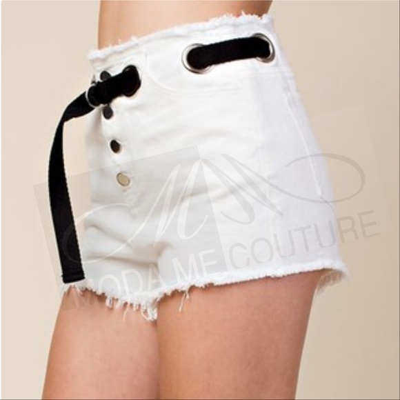 WHITE DENIM SHORTS - Picture 2 of 4